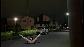 女装子まゆちゃんが深夜の静かな住宅街で大胆にも全裸になって大股開きして露出プレイを楽しむ