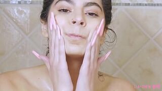 XVIDEIS | Brunette Beauty'_s Enchanting Shower Display