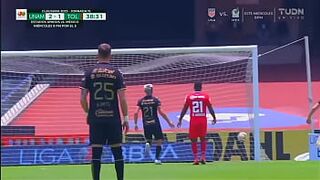 X XX - Chino Huerta cachondo se folla a la defensa del Toluca y le mete un golazo a Tiago Volpi