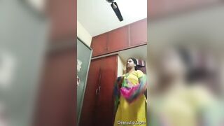 Desi Sexy Tamil Bhabhi New Clips Part 1 - desi xxx