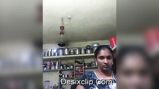 Telugu Bhabhi Showing Her Boobs - desixclip desi xxx