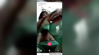 Sexy girl showing her sexy figure and fingering in live call - Desixclip masalaseen desi xxx