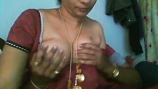 Indian hot aunty boobs show - desivdo xxxxxxxxxx video desi xxx