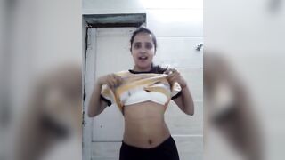 deshi Babe Simran Selfie wid Awesome Figure n Audio - desivdo masalaseen desi xxx