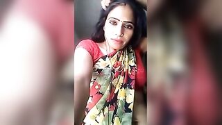 Girl showing sexy saree navel - desivdo xxxw desi xxx