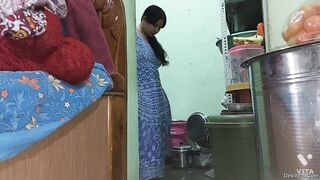 Desi Bhabhi Standing Fuck Blowjob and Cum Facial with Hubby Part 1 - desixclip xxxxxxxxxx video desi xxx